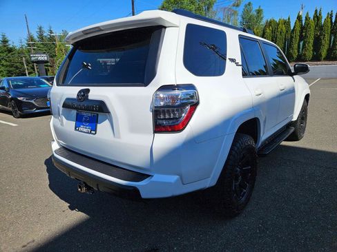 Used 2020 Toyota 4Runner TRD Off-Road Premium w/ Moonroof Package AWD/4WD image 5