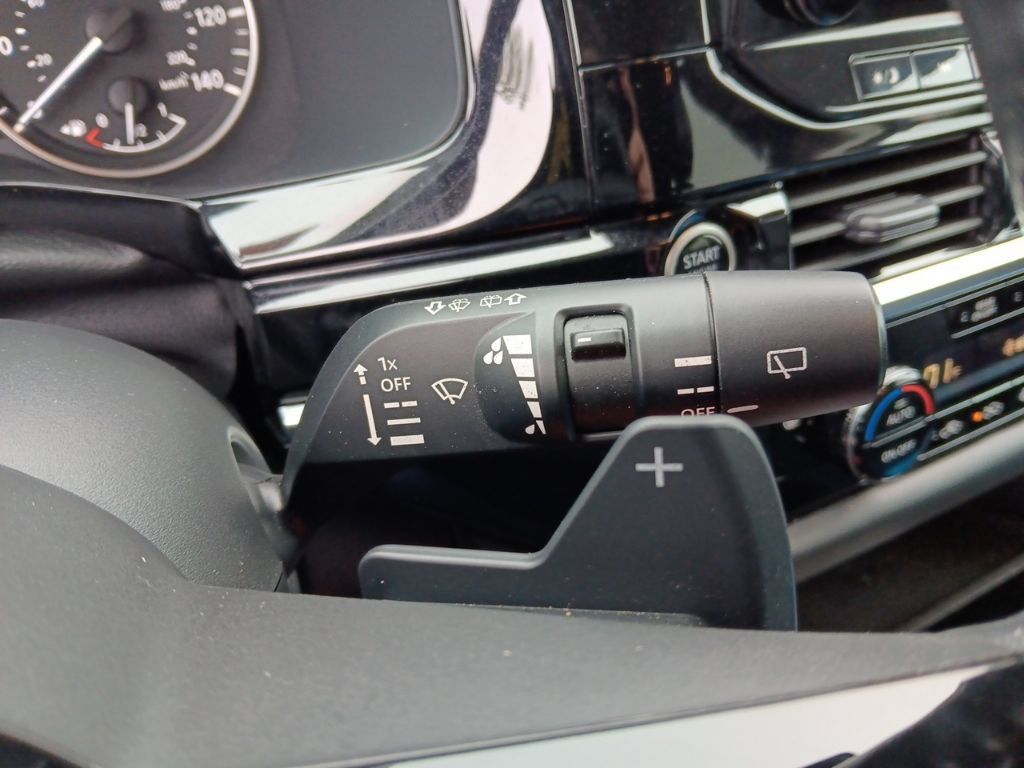 Used 2023 Nissan Pathfinder SL AWD/4WD image 15