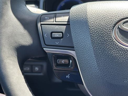 Used 2025 Toyota Camry XSE image 19