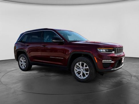 Used 2023 Jeep Grand Cherokee Limited AWD/4WD image 2