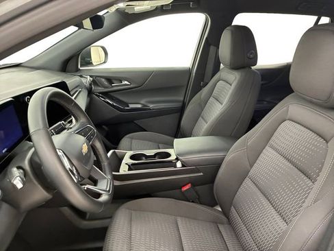 Used 2025 Chevrolet Equinox LT w/ Safety and Technology Package image 12