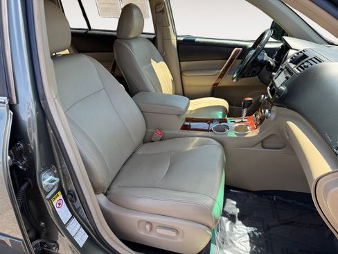 Used 2013 Toyota Highlander Limited AWD/4WD image 19