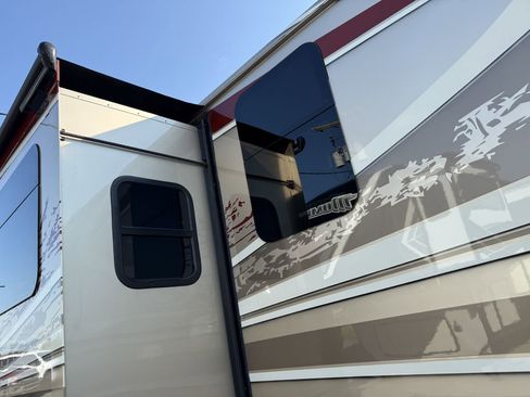 Used 2018 RAM 5500 SLT w/ Quick Order Package 29G SLT image 15