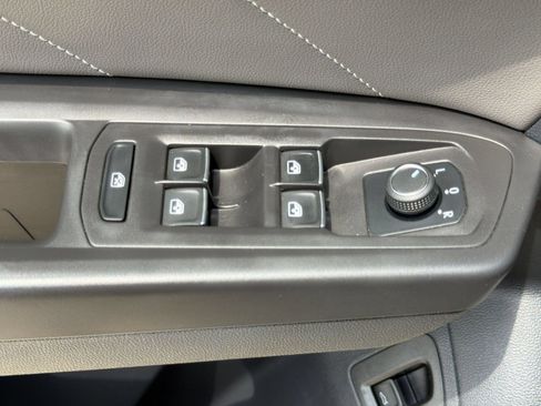 Used 2022 Volkswagen Atlas Cross Sport SE FWD image 14