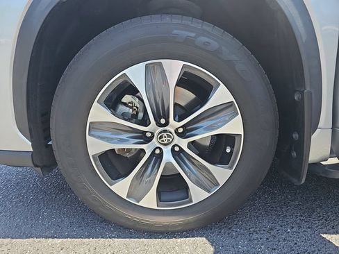 Used 2023 Toyota Highlander XLE FWD image 37