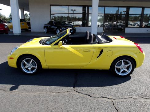Used 2003 Toyota MR2 image 10