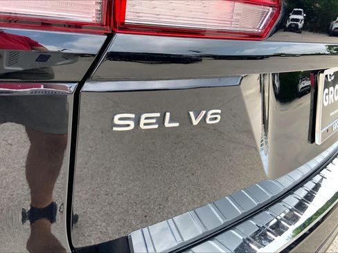 Used 2023 Volkswagen Atlas SEL R-Line AWD/4WD image 31