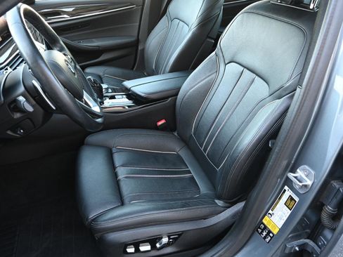 Used 2019 BMW 530i xDrive image 18