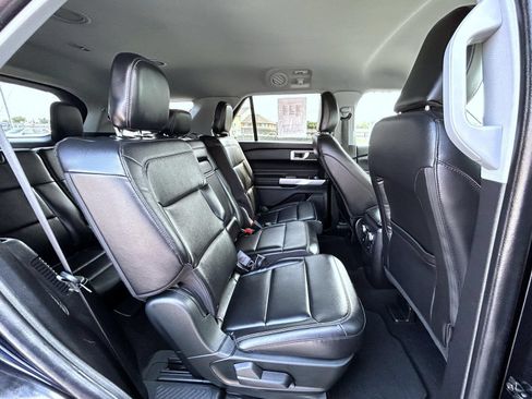 Used 2021 Ford Explorer XLT w/ Equipment Group 202A AWD/4WD image 19