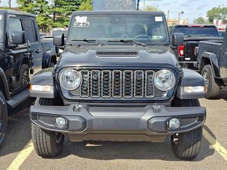 New 2025 Jeep Gladiator Sport video 2