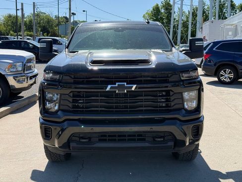 Used 2025 Chevrolet Silverado 2500 Custom w/ Custom Value Package AWD/4WD image 3