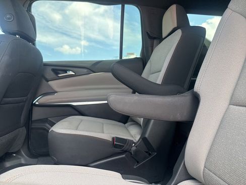 Used 2026 Chevrolet Traverse LT w/ Driver Confidence Package FWD image 39
