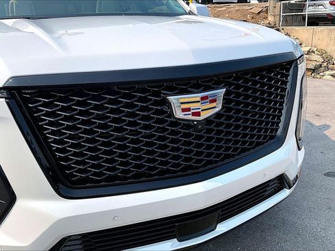 Used 2025 Cadillac Escalade Sport Platinum w/ LPO, Floor Liner Package AWD/4WD image 29