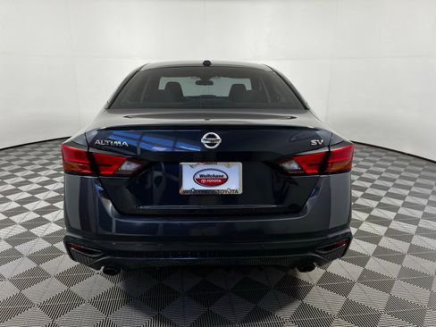 Used 2022 Nissan Altima 2.5 SV w/ SV Premium Package FWD image 6