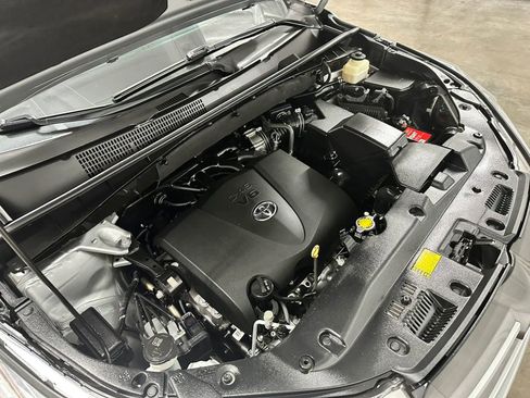 Used 2017 Toyota Highlander XLE FWD image 12