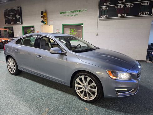 Used 2018 Volvo S60 T5 Inscription Platinum image 4