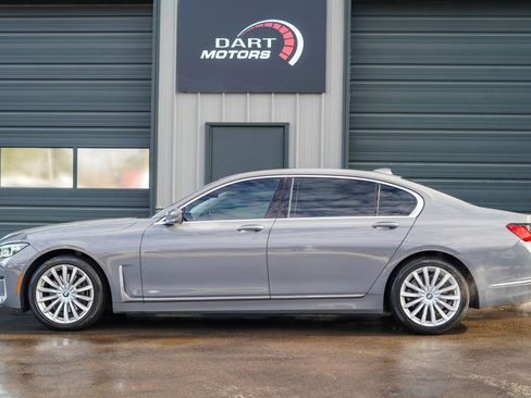 Used 2022 BMW 740i xDrive w/ Premium Package AWD/4WD image 4