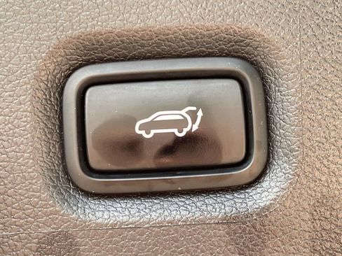 Used 2022 Hyundai Santa Fe Limited AWD/4WD image 9