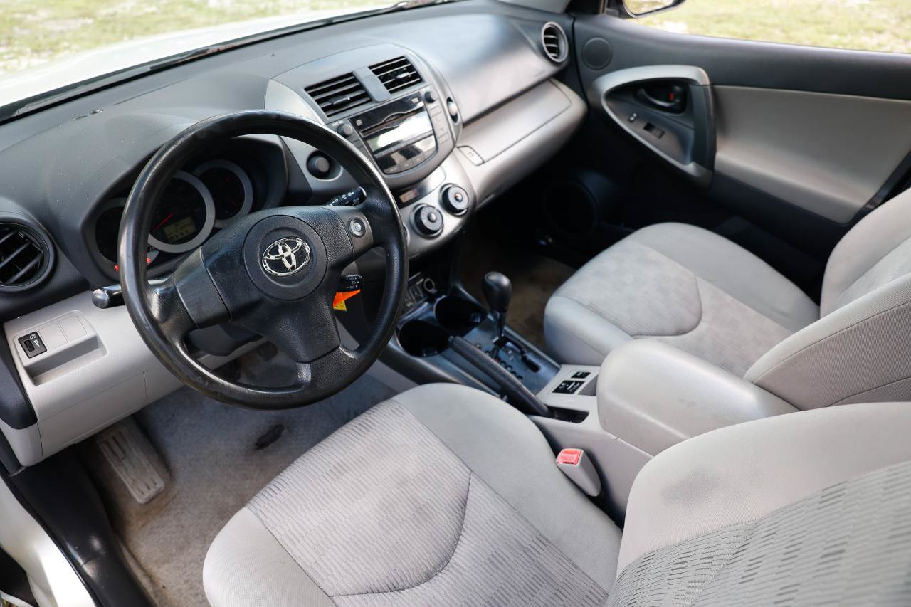 Used 2011 Toyota RAV4 2WD w/ Base L4 Extra Value Pkg image 4