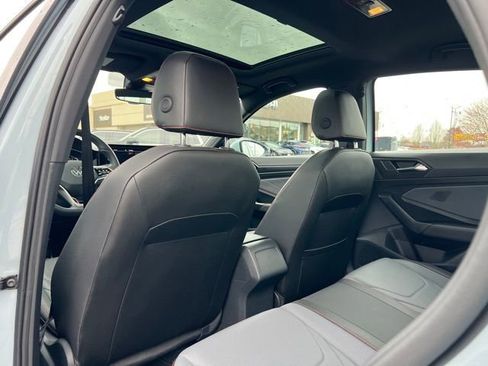 Used 2025 Volkswagen Jetta GLI Autobahn image 11