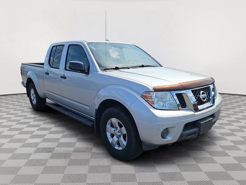 Used 2012 Nissan Frontier SV w/ SV Premium Utility Pkg AWD/4WD image 7