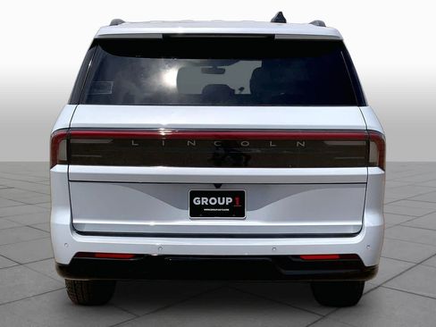 New 2026 Lincoln Navigator L Reserve AWD/4WD image 4
