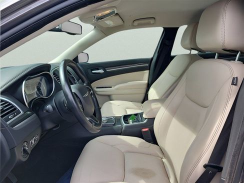 Used 2018 Chrysler 300 Touring L AWD/4WD image 14