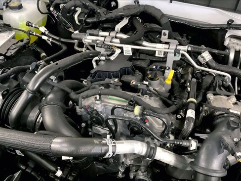 New 2025 Ford Bronco Base image 17