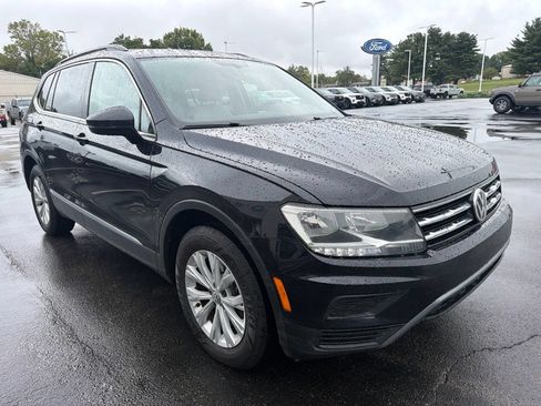 Used 2018 Volkswagen Tiguan SE w/ Panoramic Sunroof Package FWD image 6