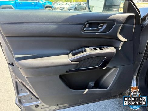 Used 2025 Nissan Pathfinder SV FWD image 26