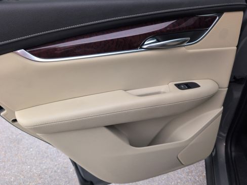 Used 2018 Cadillac XT5 Luxury w/ Driver Awareness Package image 35