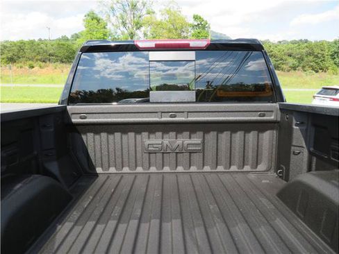 Used 2022 GMC Sierra 1500 Elevation w/ Preferred Package AWD/4WD image 3