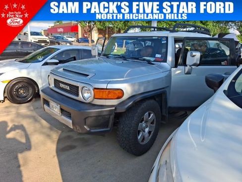 Used 2008 Toyota FJ Cruiser 2WD image 1