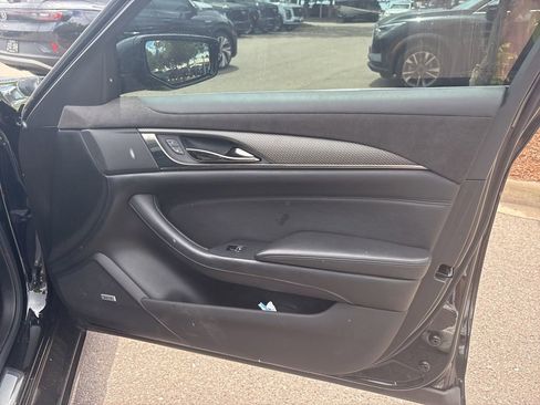 Used 2018 Cadillac CTS V w/ Luxury Package RWD image 28
