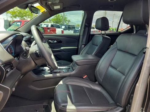 Used 2023 Chevrolet Traverse RS FWD image 19