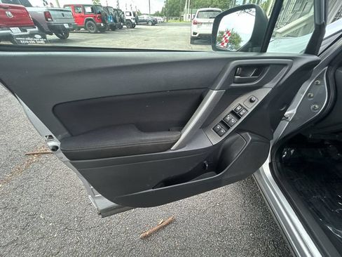 Used 2015 Subaru Forester 2.5i AWD/4WD image 12