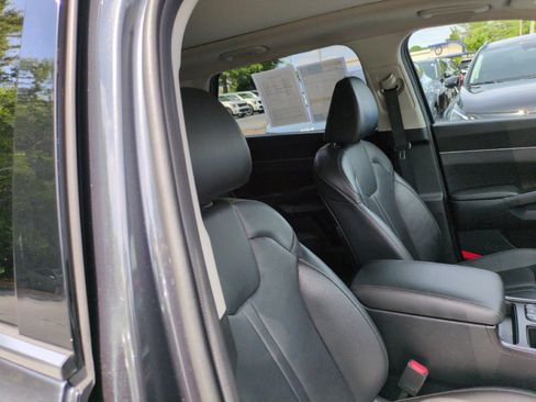 Certified 2025 Kia Sorento EX w/ Panoramic Sunroof Package FWD image 38