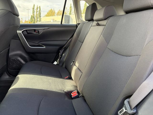 Used 2024 Toyota RAV4 LE AWD/4WD image 22