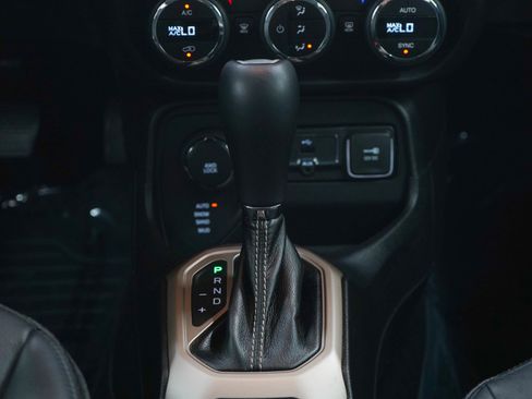 Used 2015 Jeep Renegade Limited AWD/4WD image 19