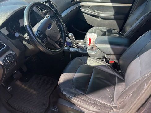 Used 2017 Ford Explorer XLT w/ Equipment Group 202A image 11