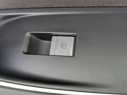 Used 2023 Audi A8 L 3.0T image 39