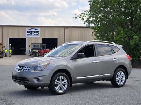 Used 2015 Nissan Rogue S image 4