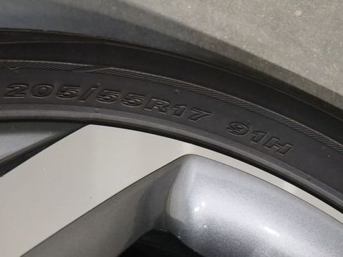 Used 2024 Hyundai Venue SEL image 34