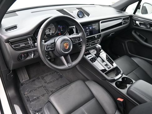 Certified 2023 Porsche Macan S AWD/4WD image 4