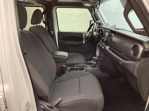 Used 2021 Jeep Gladiator Overland AWD/4WD image 23