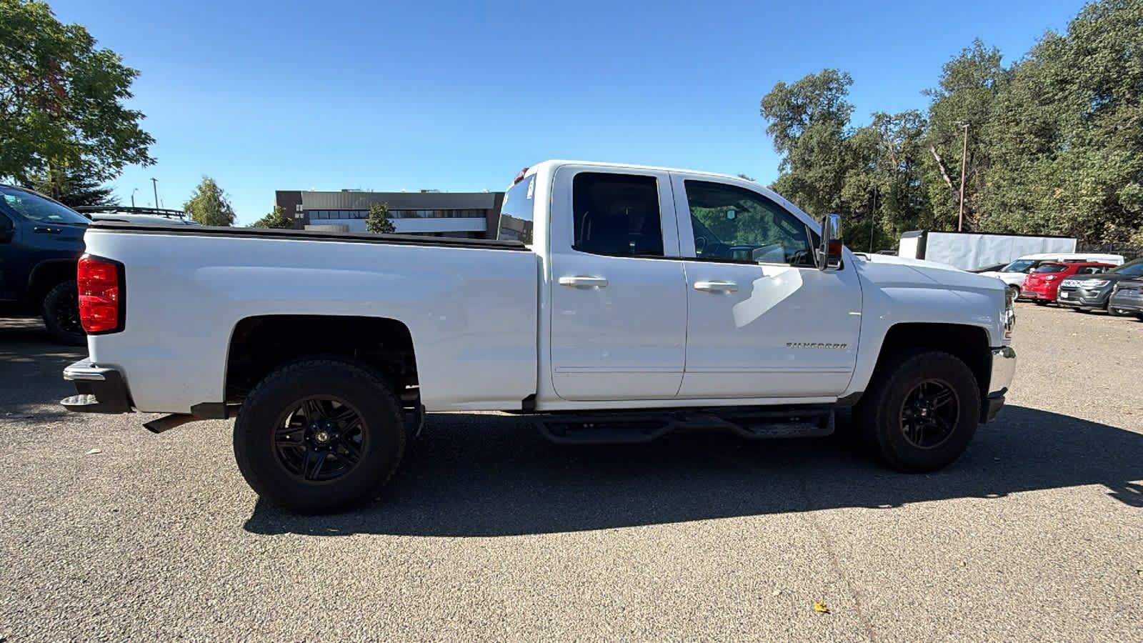 Used 2018 Chevrolet Silverado 1500 LT w/ Trailering Package AWD/4WD image 4