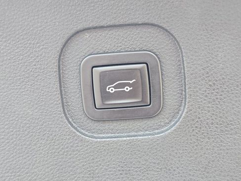 Used 2017 Chevrolet Equinox Premier w/ Enhanced Convenience Package image 21