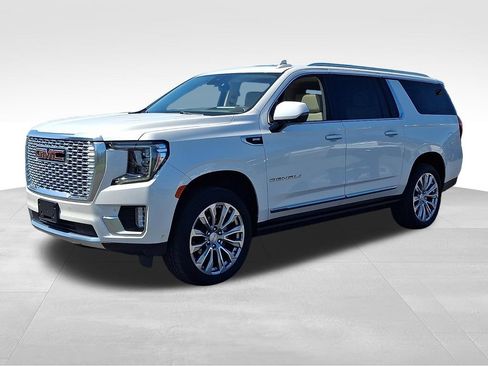 Used 2024 GMC Yukon XL Denali w/ Denali Reserve Package AWD/4WD image 3