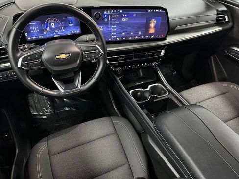 Used 2025 Chevrolet Traverse LT AWD/4WD image 12