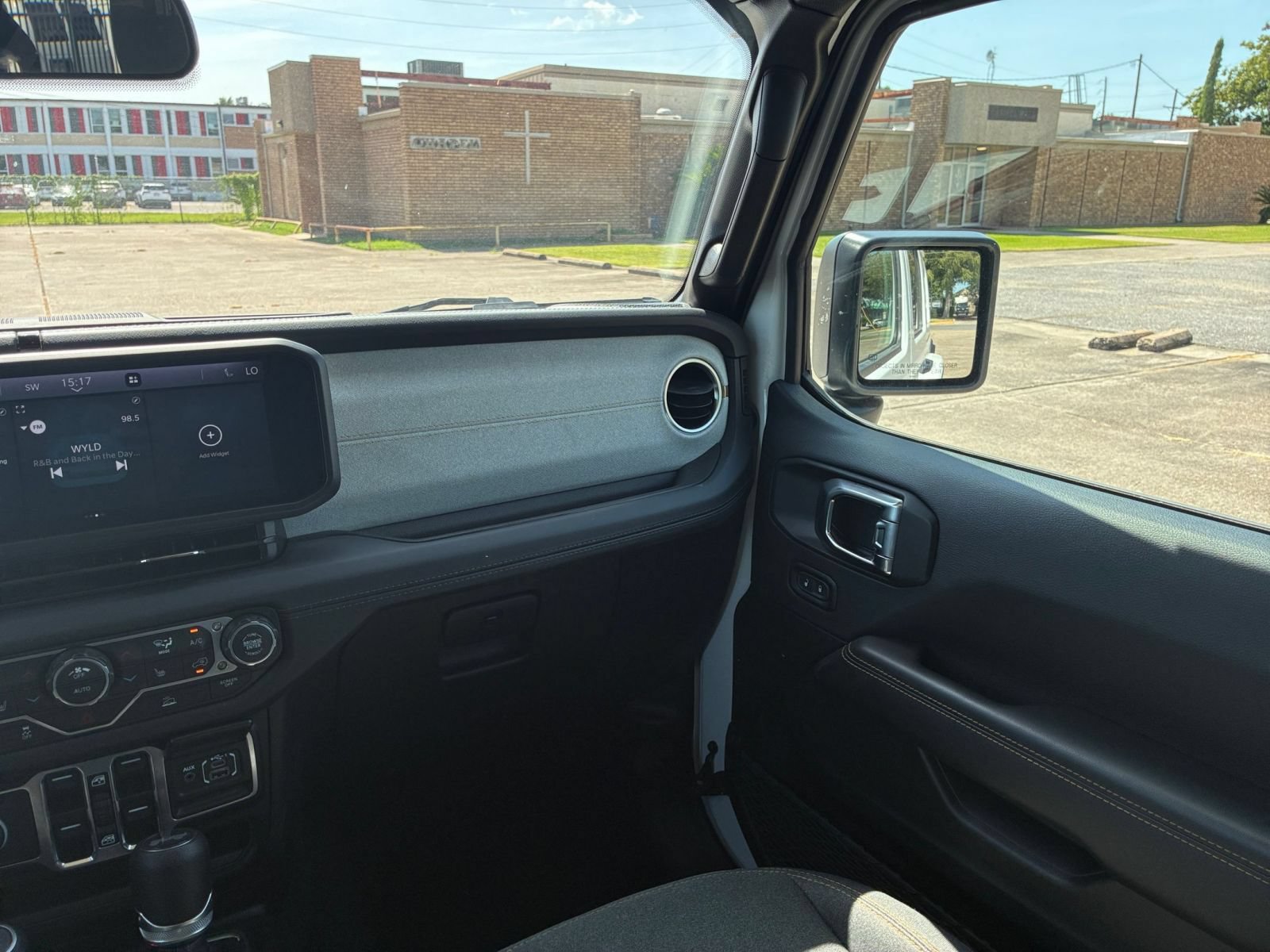 Used 2025 Jeep Wrangler Unlimited Sahara AWD/4WD image 33